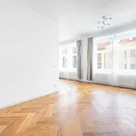 Pronajměte si 3 ložnic/e byt o rozloze 97 m² v Prague