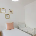 Rent 2 bedroom apartment of 60 m² in Porto