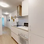 Rent 5 bedroom apartment of 98 m² in Alicante