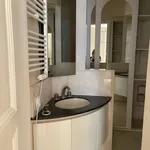 Appartement de 120 m² avec 5 chambre(s) en location à Paris