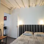 Appartement de 370 m² avec 1 chambre(s) en location à Paris