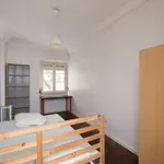 Rent a room of 100 m² in lisbon