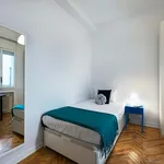 Rent a room of 185 m² in Madrid