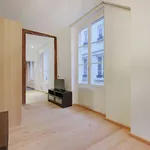 Appartement de 377 m² avec 1 chambre(s) en location à Paris