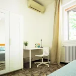 Rent 3 bedroom apartment in Bologna