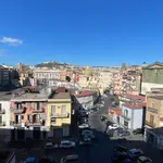 Affitto 5 camera appartamento di 102 m² in Napoli