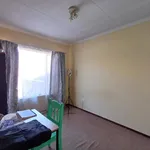 Rent 2 bedroom apartment in Roodepoort