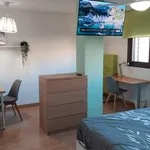 Rent a room of 98 m² in valencia