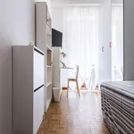 Rent 5 bedroom apartment in Milan