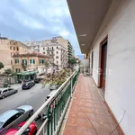 Affitto 5 camera appartamento di 245 m² in Palermo