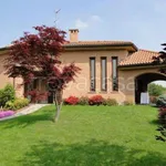 Rent 6 bedroom house of 350 m² in Bernareggio