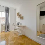 Rent a room of 180 m² in madrid