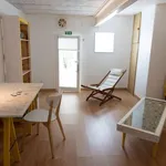 Rent a room of 200 m² in lisbon