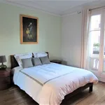 Rent 5 bedroom apartment of 115 m² in Paris