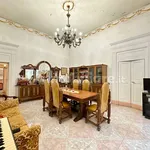 Rent 5 bedroom apartment of 210 m² in Naples