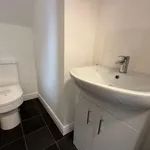 Rent 3 bedroom flat in Wakefield