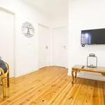 Rent a room of 100 m² in lisbon