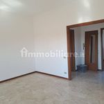 Affitto 4 camera appartamento di 150 m² in Piacenza