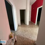 Affitto 4 camera appartamento di 103 m² in Naples