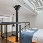 Appartement de 818 m² avec 2 chambre(s) en location à Paris