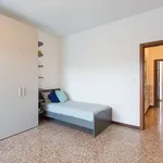 Rent a room of 100 m² in milan