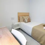 Rent 4 bedroom apartment in Valencia