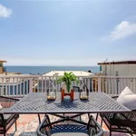 Rent 2 bedroom apartment of 89 m² in manhattan beach