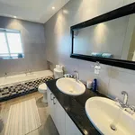 Rent 2 bedroom apartment of 125 m² in Sandton