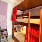 Rent a room of 200 m² in lisbon