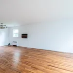 Rent 3 bedroom apartment in Queens