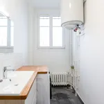 Rent 1 bedroom apartment of 550 m² in Paris