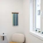 Rent 5 bedroom apartment of 63 m² in Porto