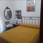 Alquilo 4 dormitorio casa de 100 m² en Huelva']