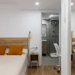 Rent 2 bedroom apartment of 67 m² in barcelona