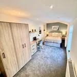 Rent 5 bedroom flat in South East England