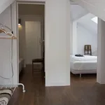 Rent 2 bedroom apartment of 68 m² in Lisbon