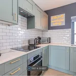 Rent 3 bedroom flat in Brighton