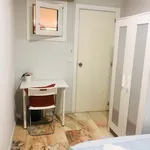 Rent a room of 400 m² in Sevilla