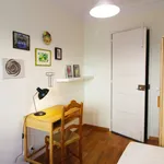 Rent a room of 200 m² in Lisbon