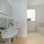 Rent a room of 110 m² in madrid