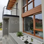 Rent 6 bedroom house of 254 m² in Angera