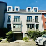 Maison de 230 m² avec 4 chambre(s) en location à Ukkel