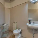 Rent 1 bedroom apartment of 75 m² in Florence