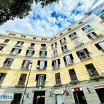 Affitto 5 camera appartamento di 110 m² in Naples