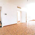 Rent 5 bedroom apartment of 122 m² in Venezia