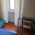 Rent a room of 70 m² in Lisbon