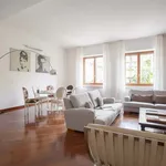 Miete 6 Schlafzimmer wohnung von 180 m² in Frankfurt am Main