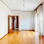 Rent 4 bedroom apartment of 122 m² in Torino