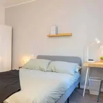 Rent 4 bedroom apartment of 80 m² in Milano