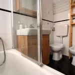 Rent a room of 80 m² in lisbon